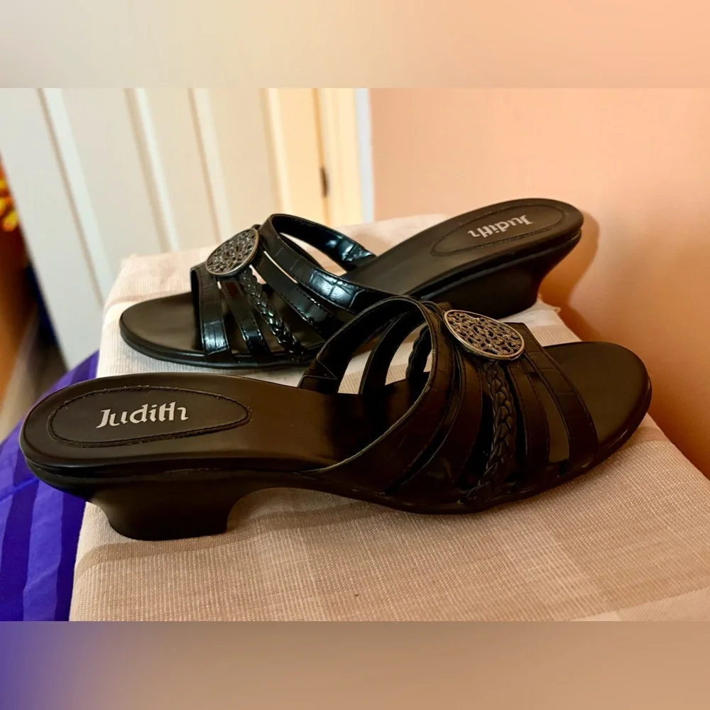 Judith Women's Strappy Black Slip on Block Heel Sandals Sz 9.5 Faux Leather. EUC - Picture 6 of 13